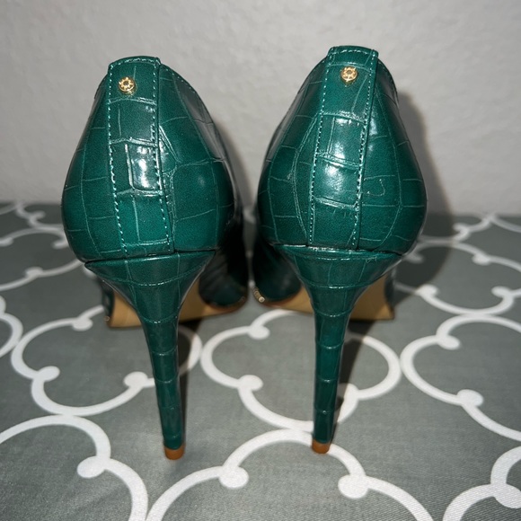 BCBGeneration heels green with gold - Picture 11 of 11
